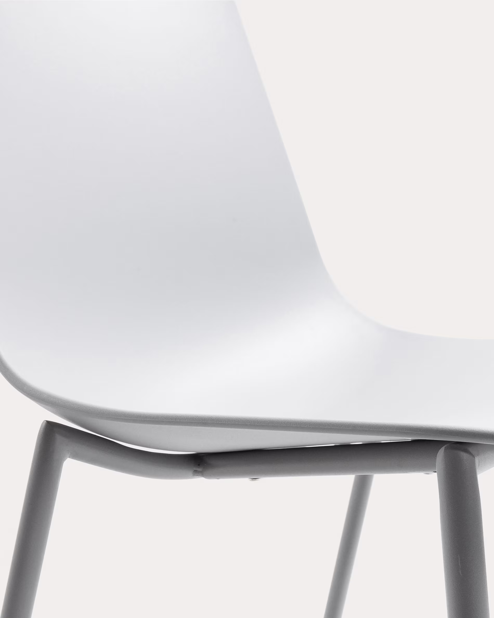 Silla Whatts gris con patas de acero