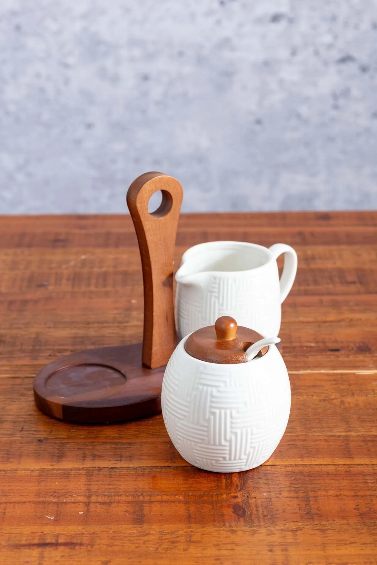 Cable Knit Sugar And Creamer With Acacia Wood Base