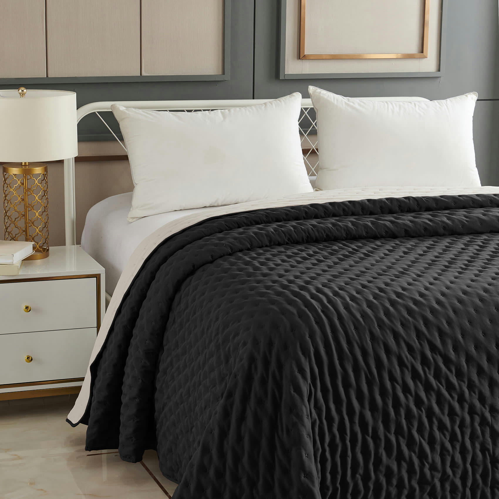 - Dessus de lit matelassé réversible polyester gris clair 240x260 cm