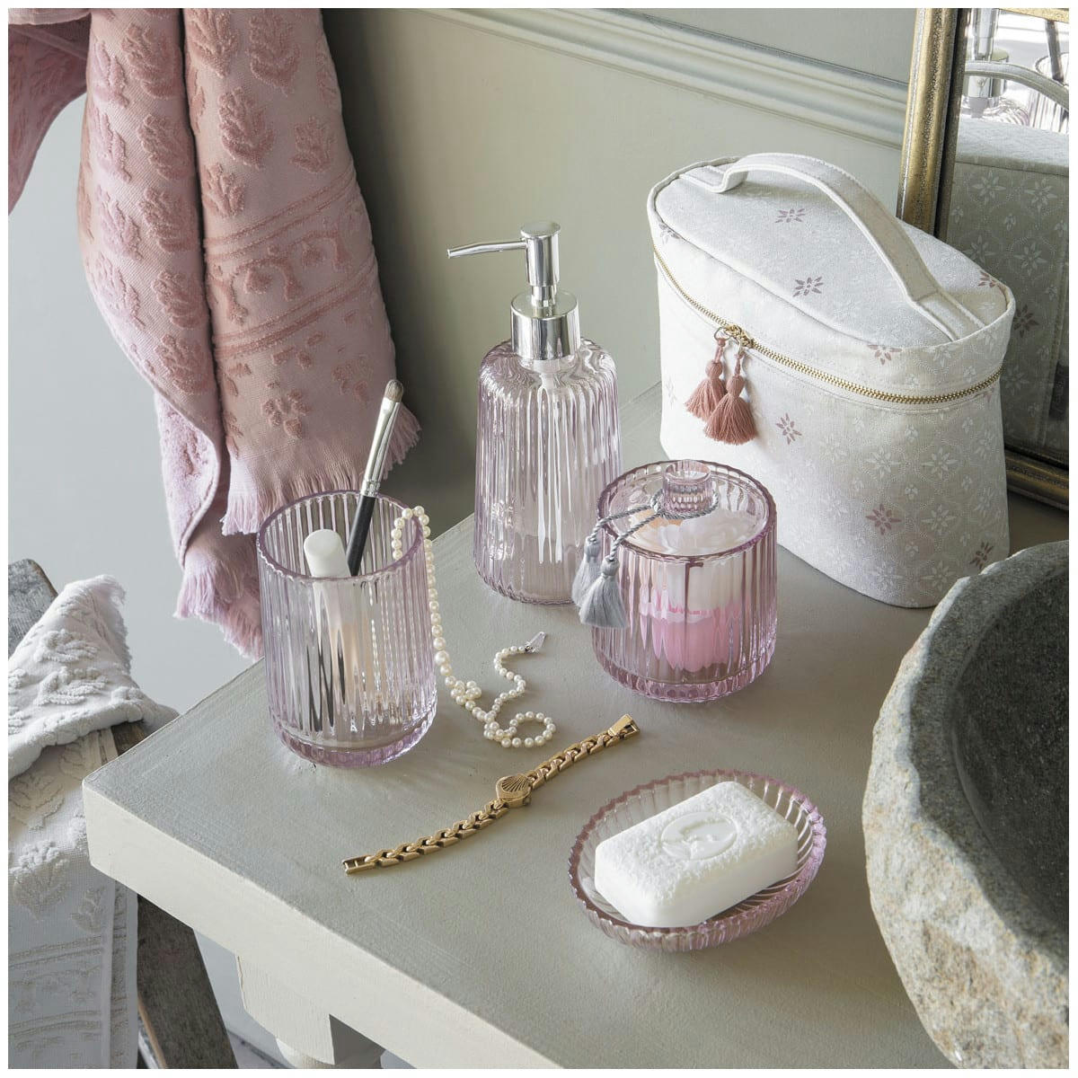 - Distributeur de savon Côtelé