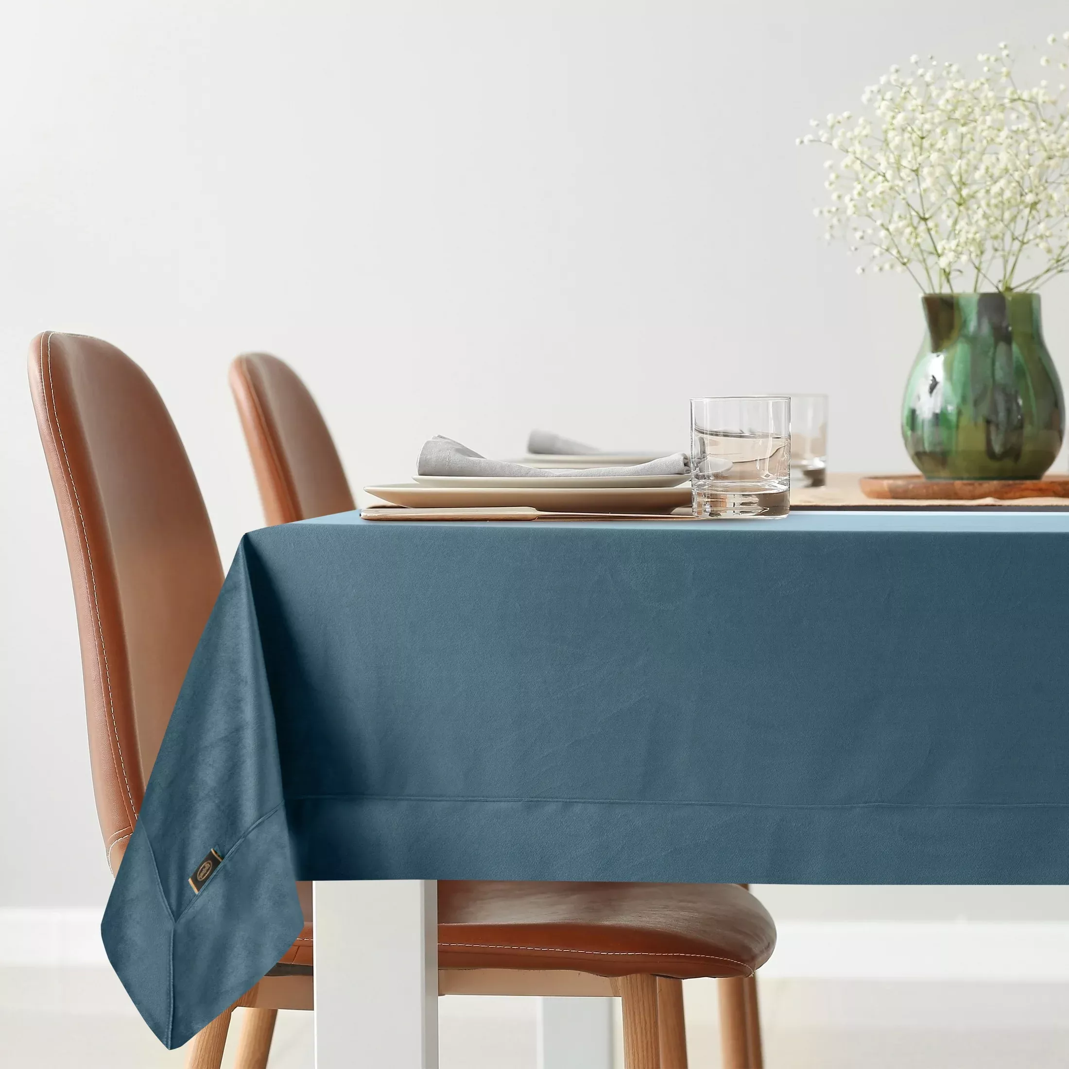 Obrus granatowy 145x220 cm welwetowy VELVET z ozdobną listwą