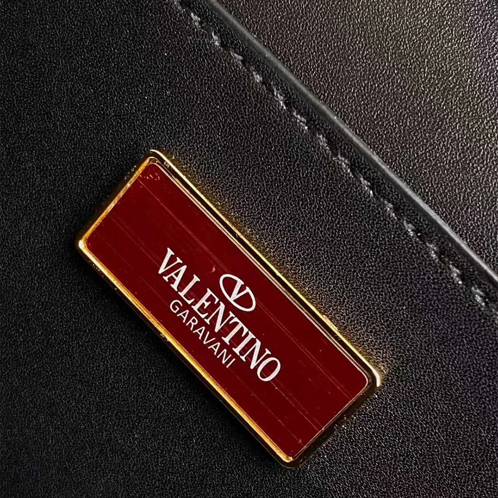 Valentino Garavani (7A regular version)