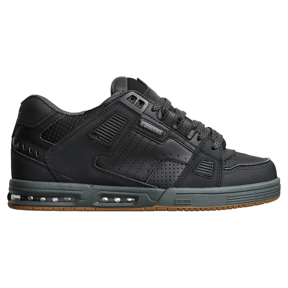 Globe Sabre trainers
