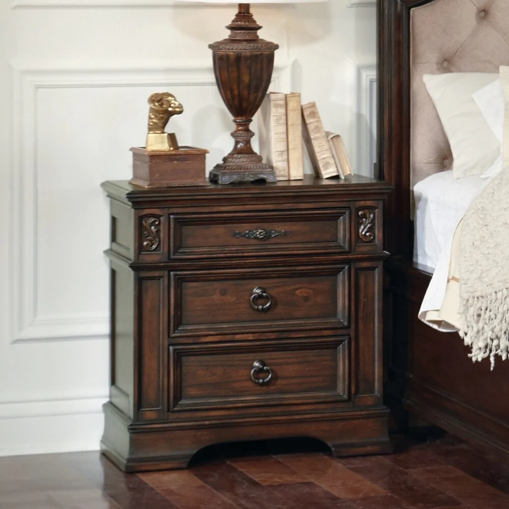 Ilana Traditional Antique Java 4-piece Bedroom Set