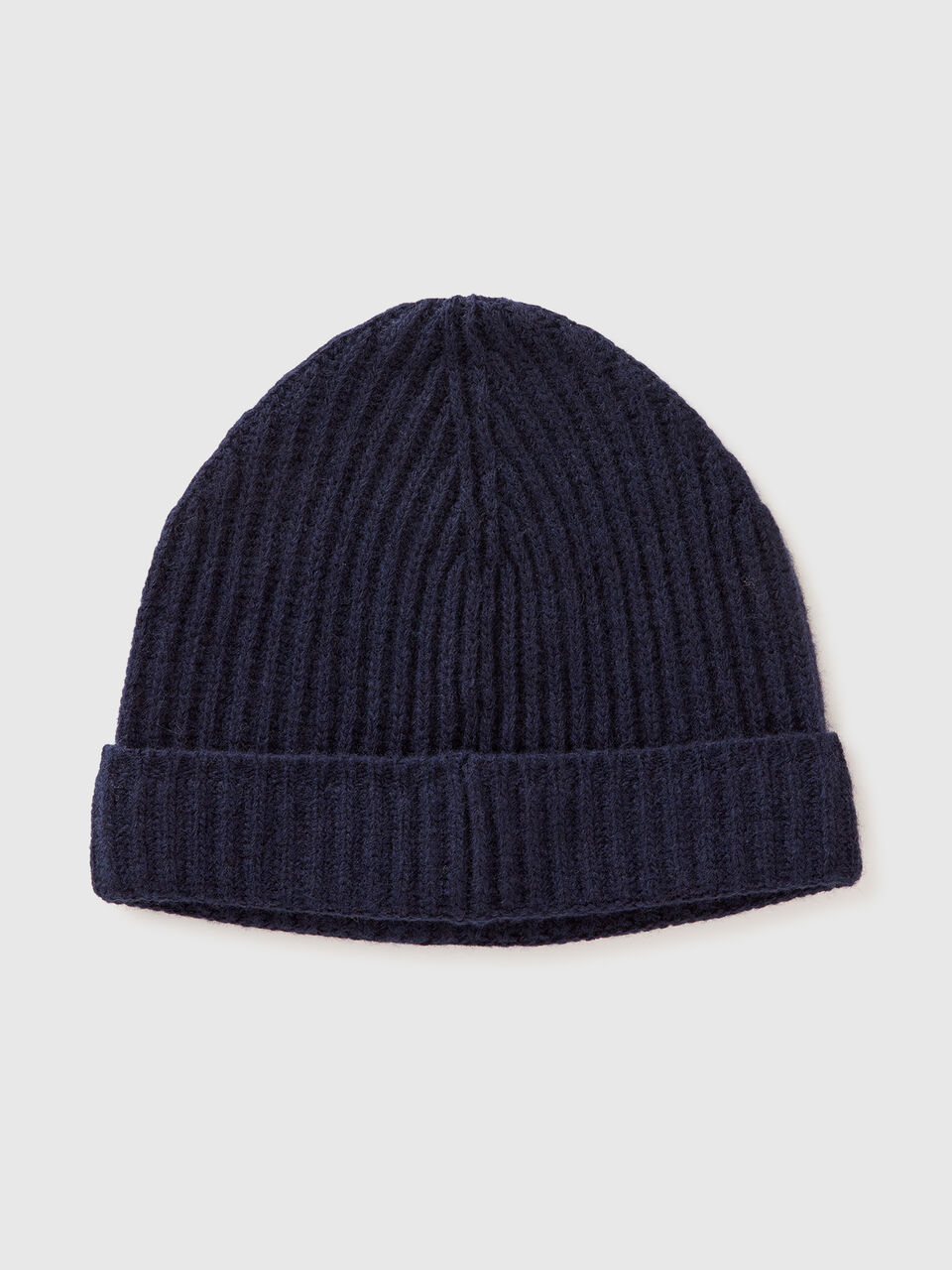 Hat in pure virgin wool