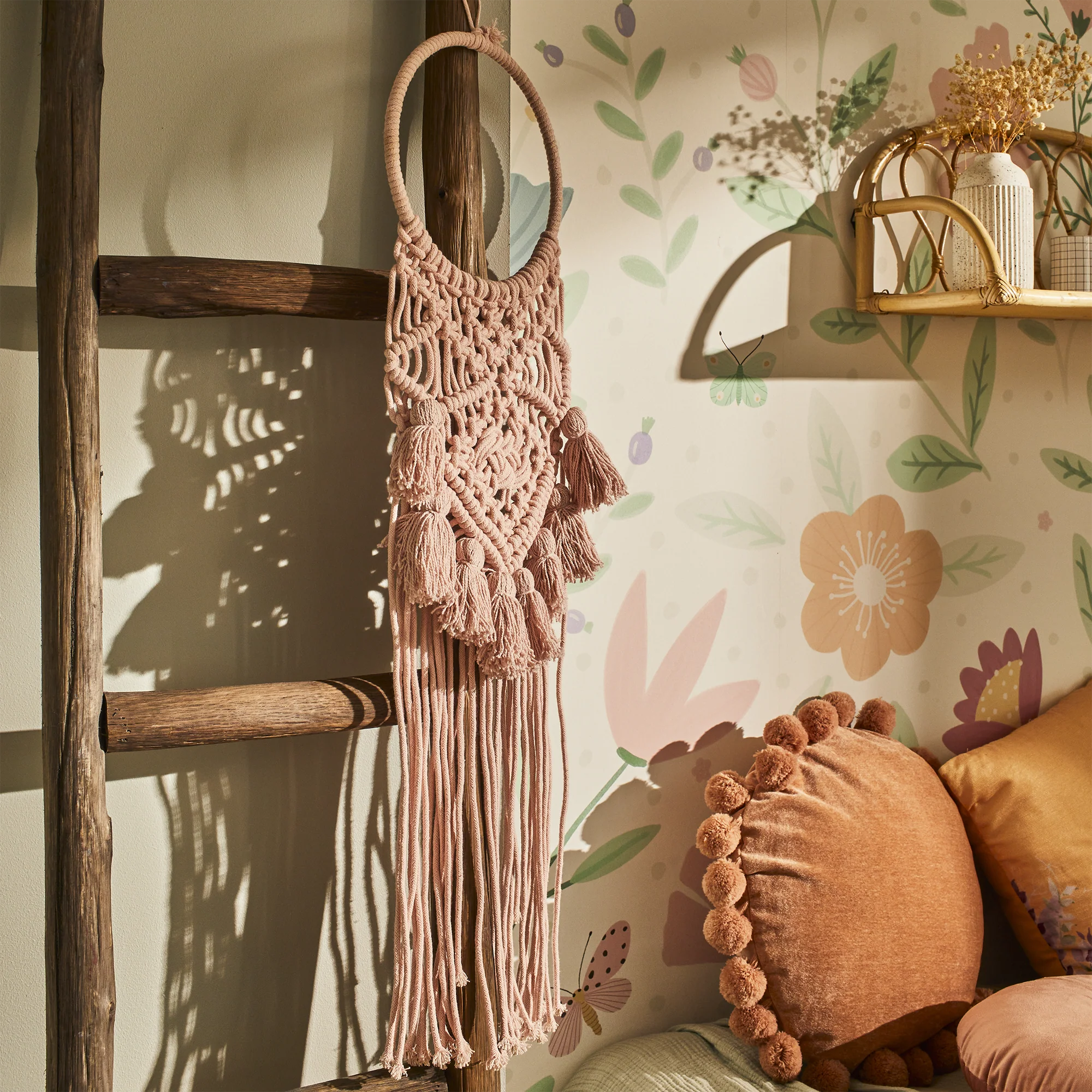 4MURS Suspension en macramé SURI coloris rose