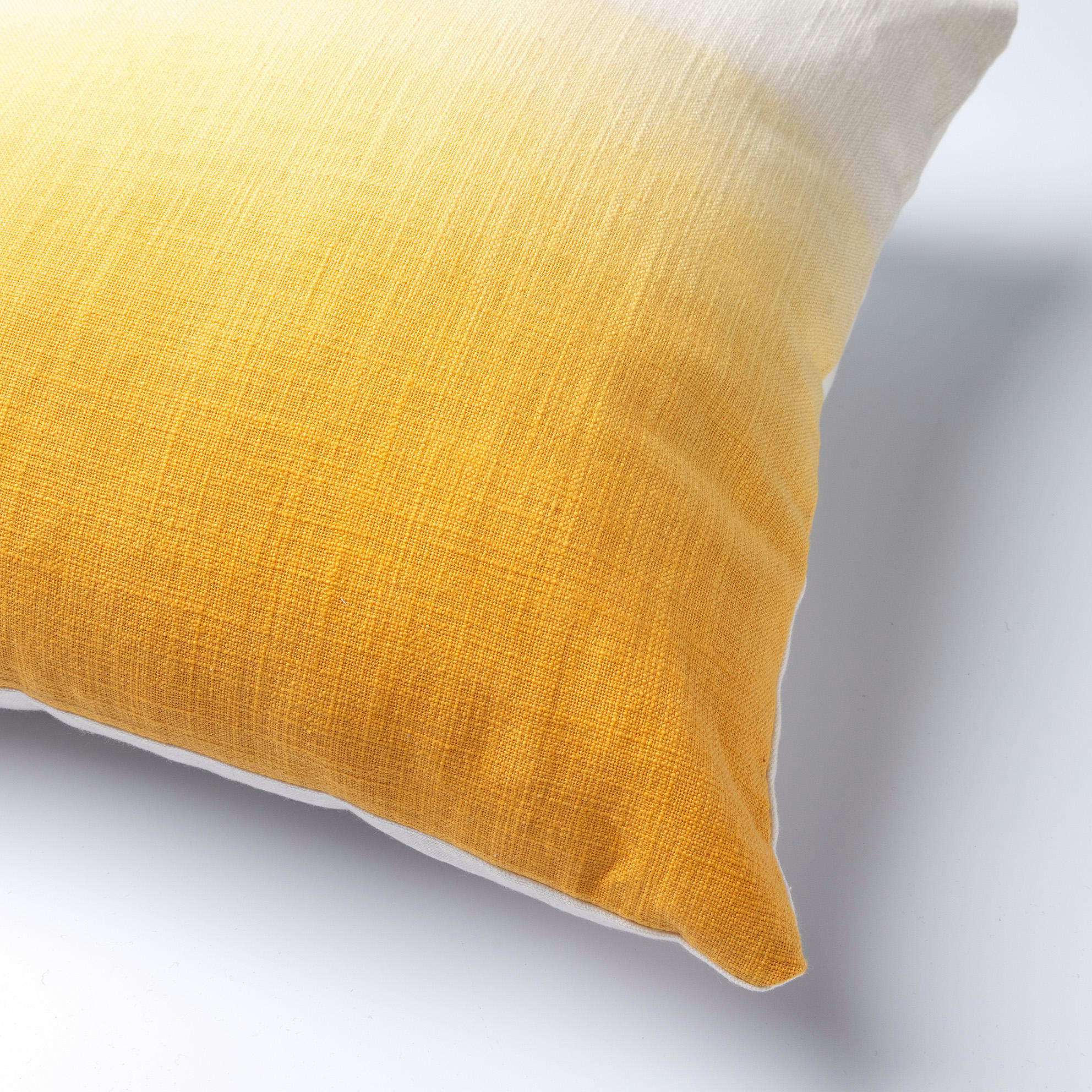 - Coussin - jaune en coton 45x45 cm avec un motif mixte