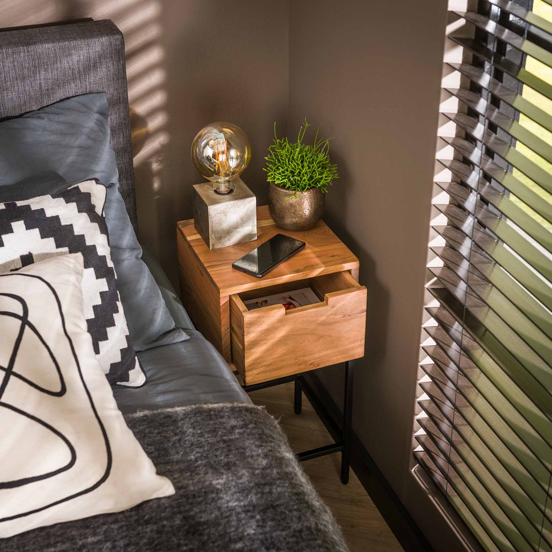 by fonQ Alec Nachtkastje - 1 lade - Acaciahout