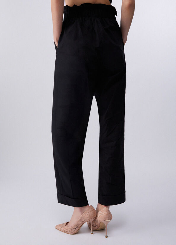 D&eacute;collet&eacute; in pizzo