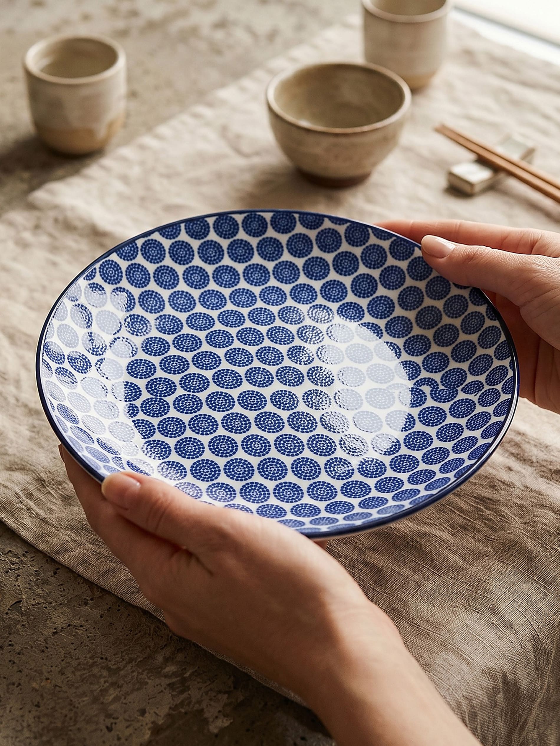 Ceramiczny talerz w kropki