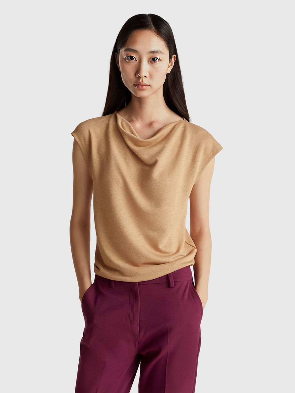 Sleeveless crepe t-shirt