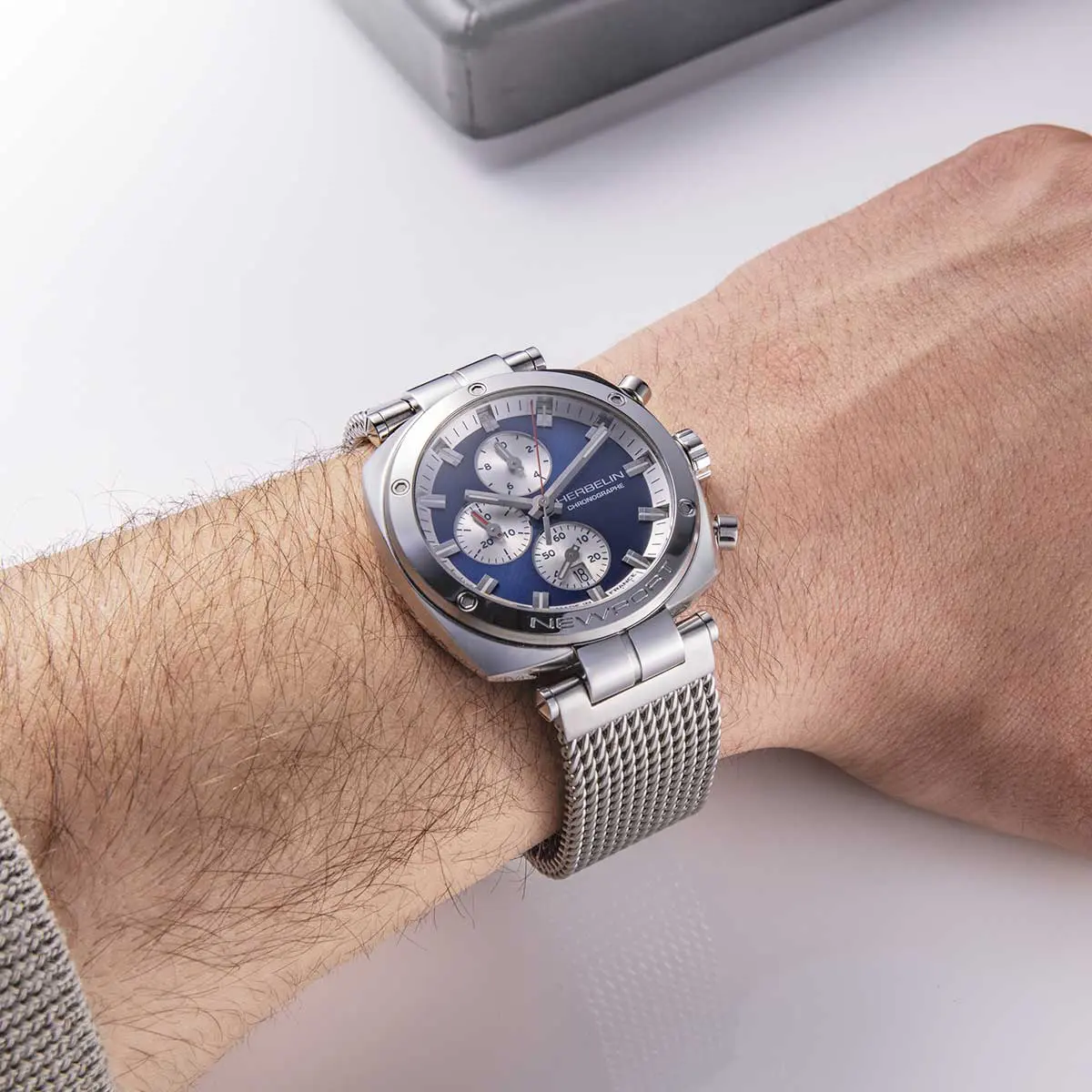 NEWPORT – HÉRITAGE CHRONOGRAPHE – MAILLE MILANAISE