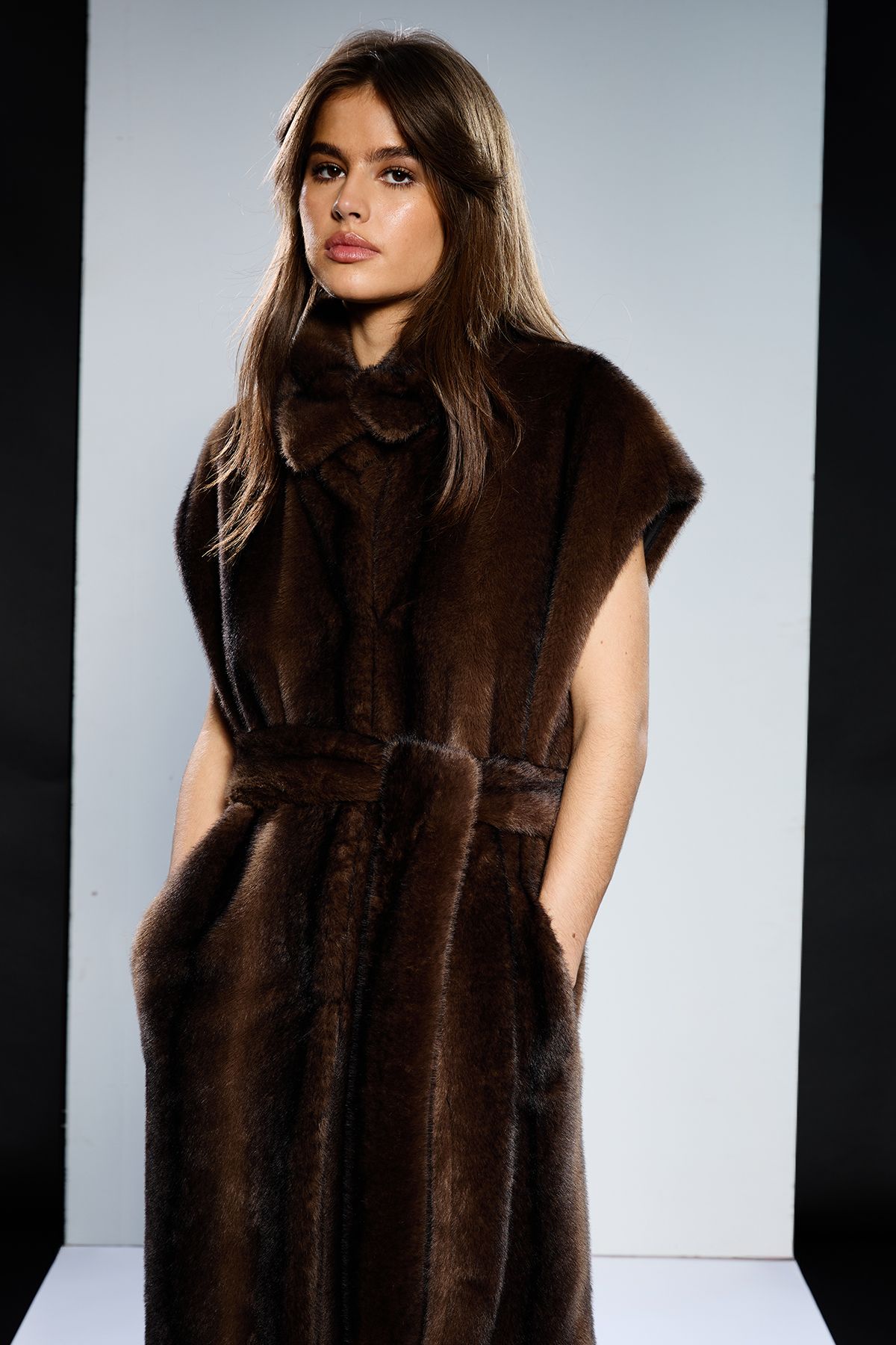 RUNWAY 1.8.1.8 Runway 1.8.1.8 Faux Fur Sleeveless Longline Gilet