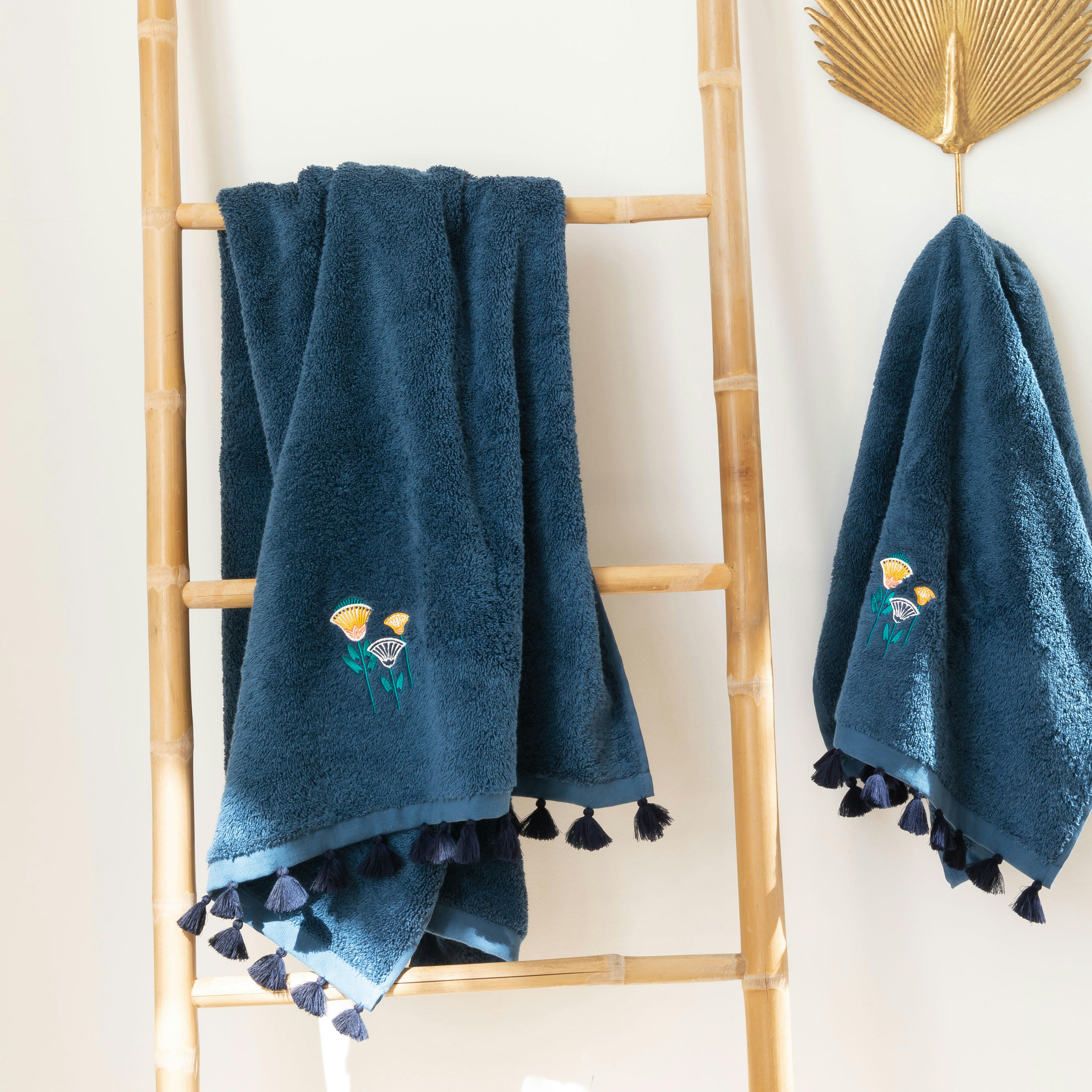 PAPYRUS - Drap de bain coton d'Egypte bouclette brodé bleu 70 x 120 cm