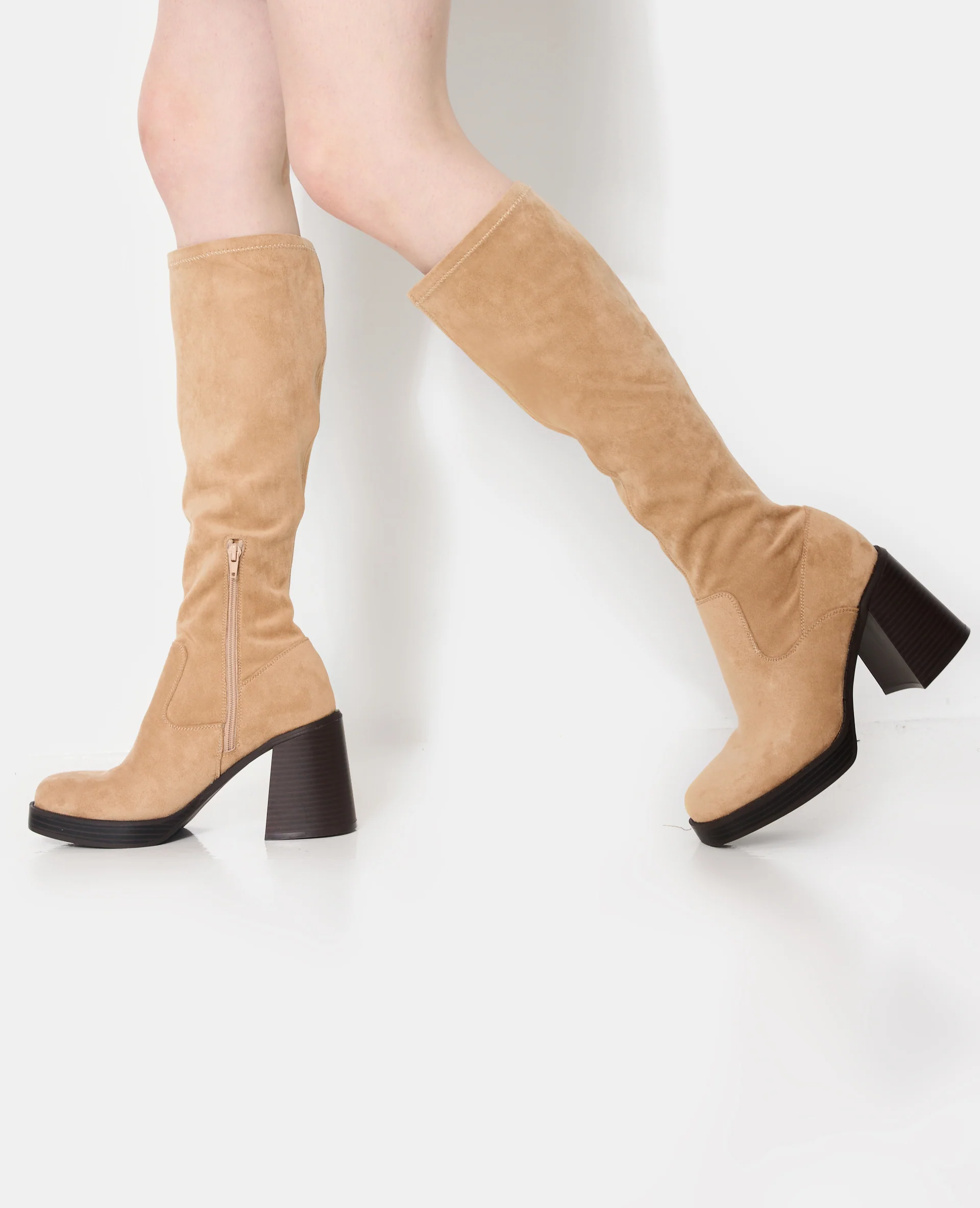 Bottes en suédine semelles plateformes et talons