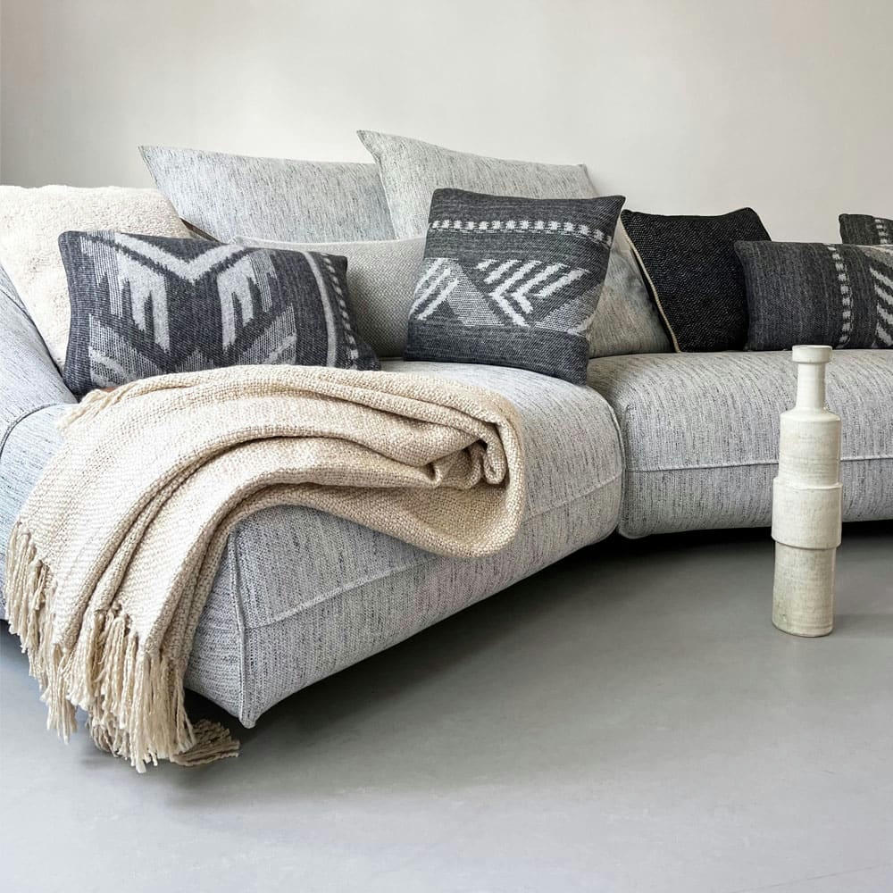 MOCHICA - Coussin en laine ornement noir 35x60