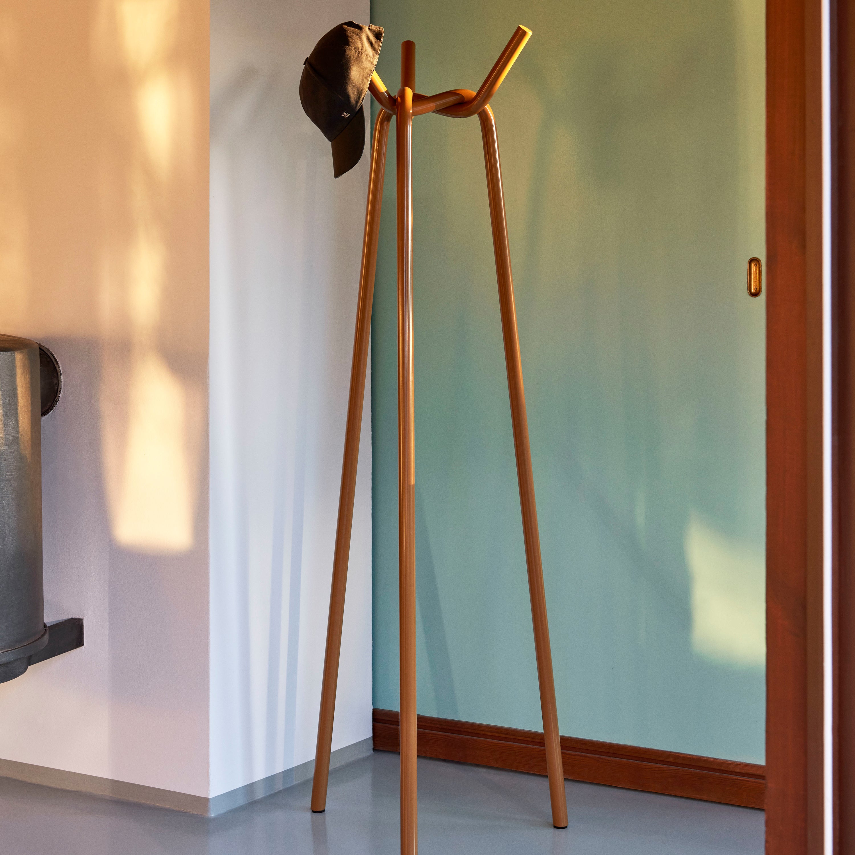 HAY Knit Staande Kapstok 3 Haken - Toffee