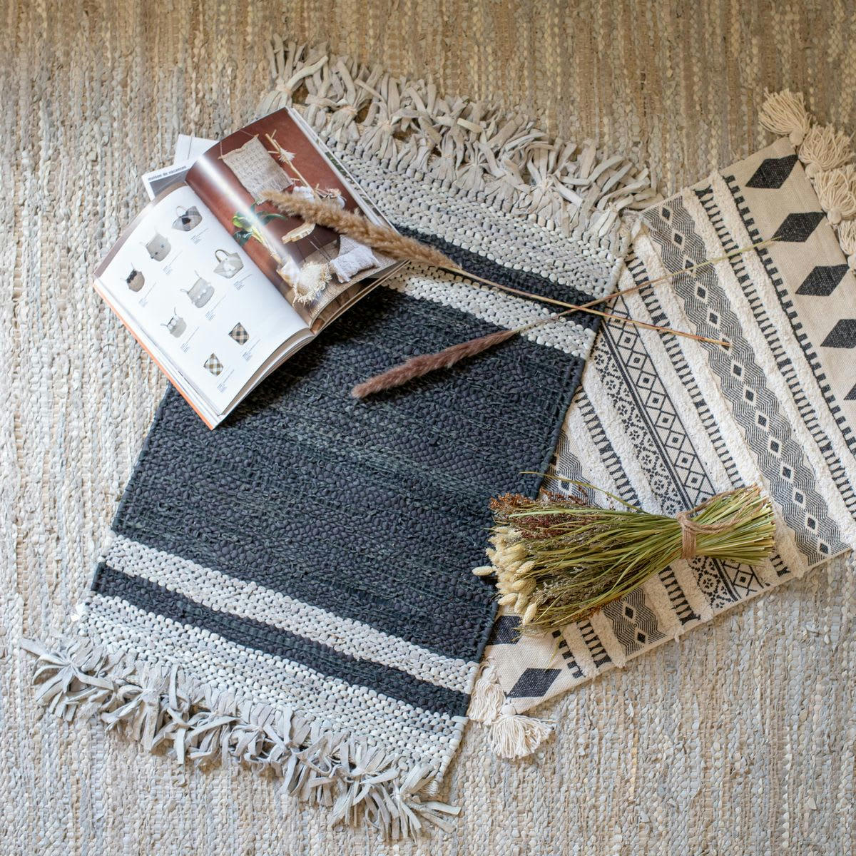 TALAS - Tapis en cuir recyclé noir et gris 60x80cm