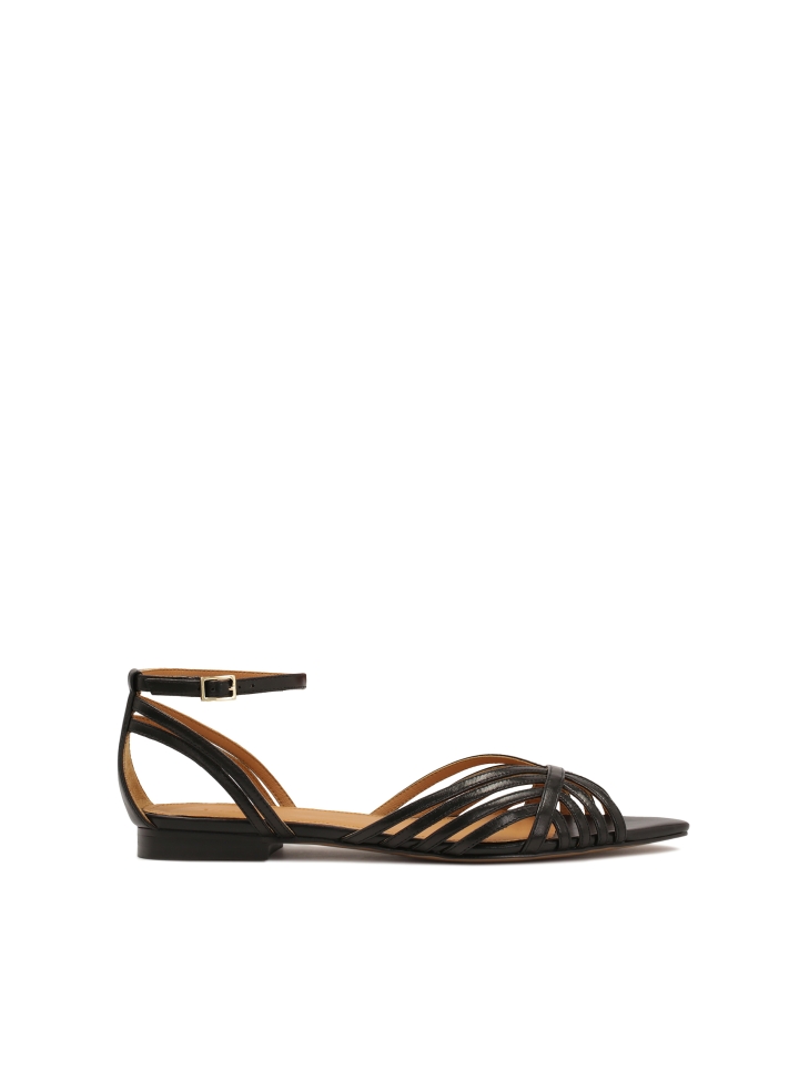 Black leather sandals with a fine upper