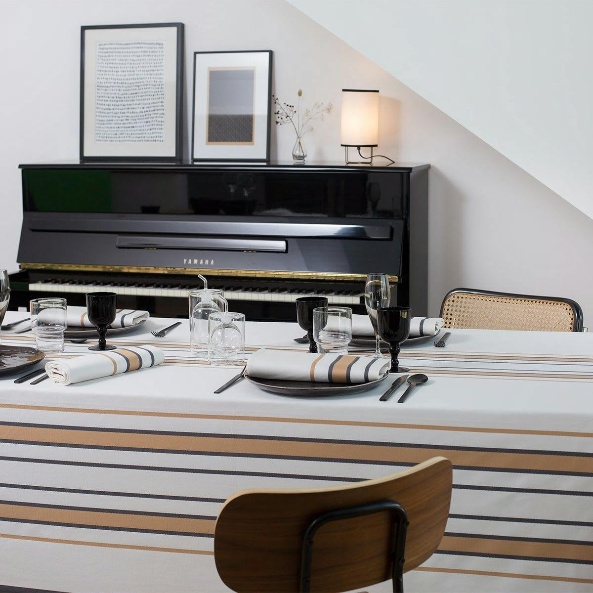 ESPELETTE - Nappe marron 170x170