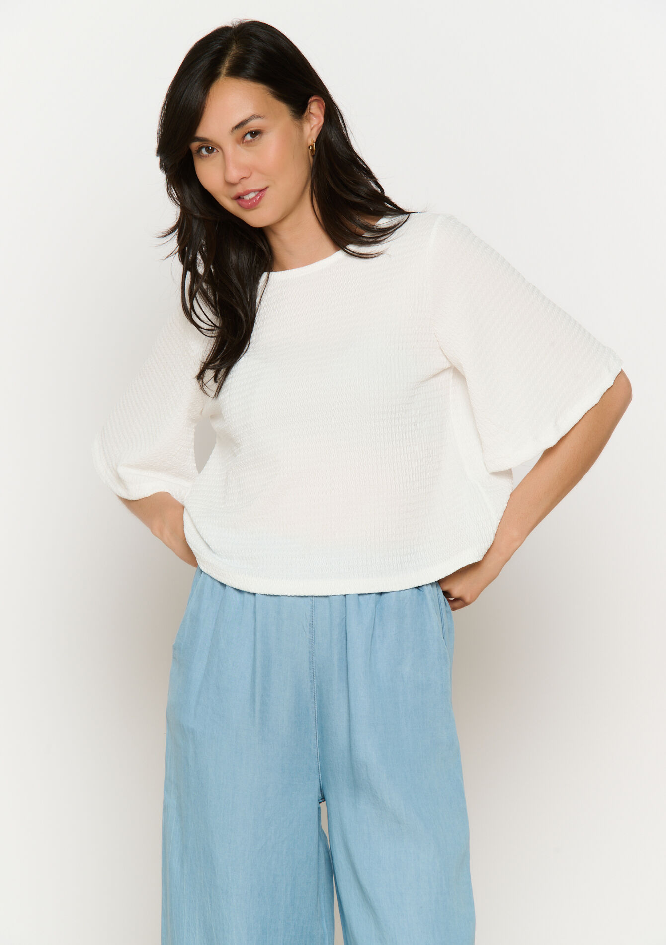 T-shirt met open rug en strikken