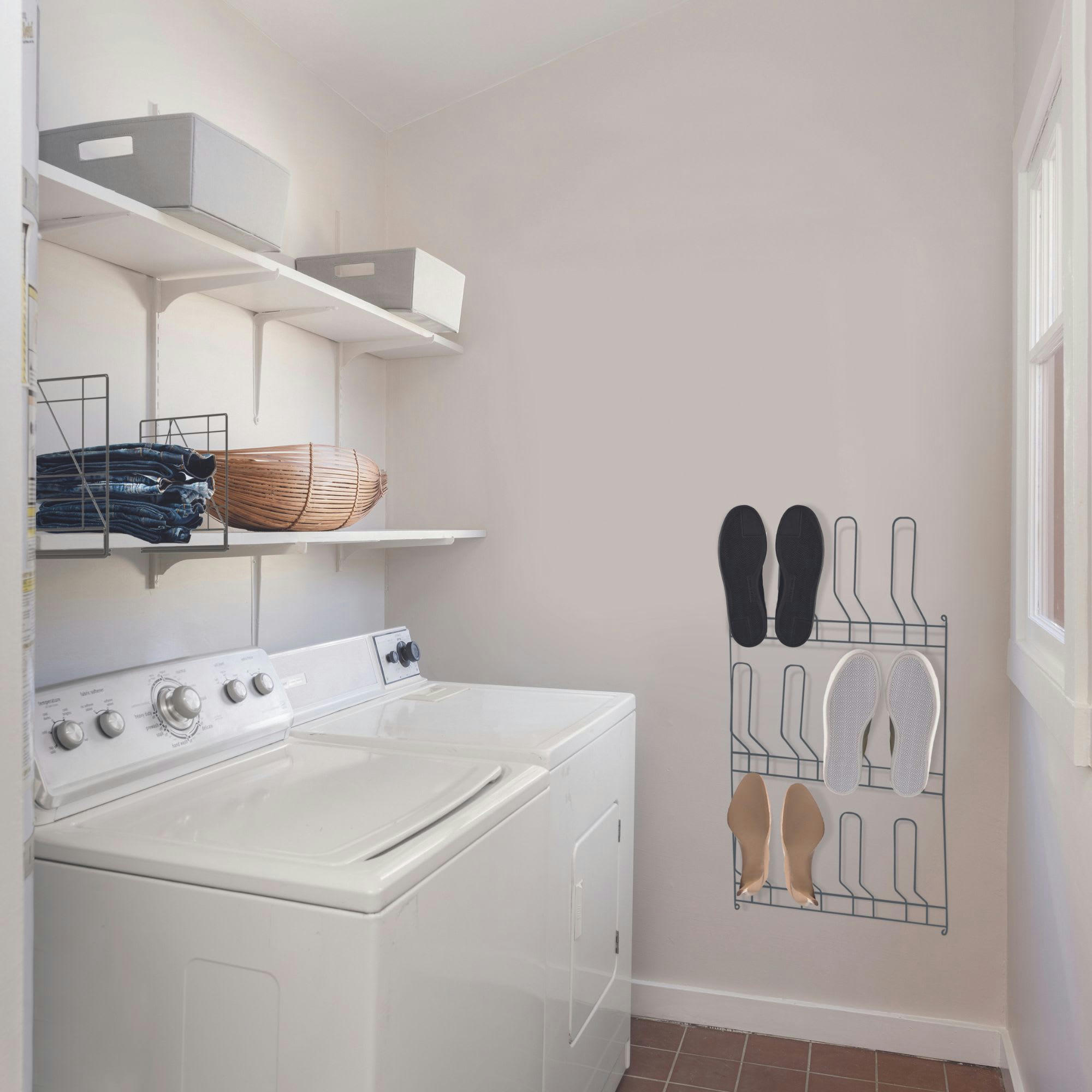 - Range-chaussures pour 6 paires murale en métal gris 6x44x72cm