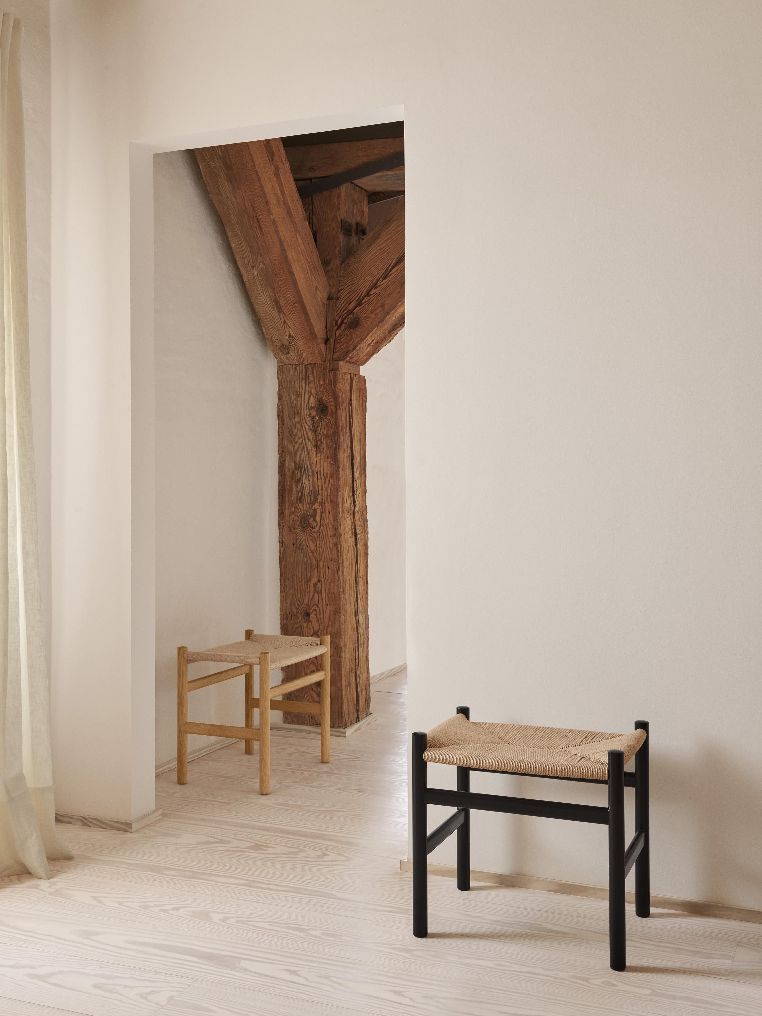 Hocker CH53 mit handgeflochtener Sitzfläche