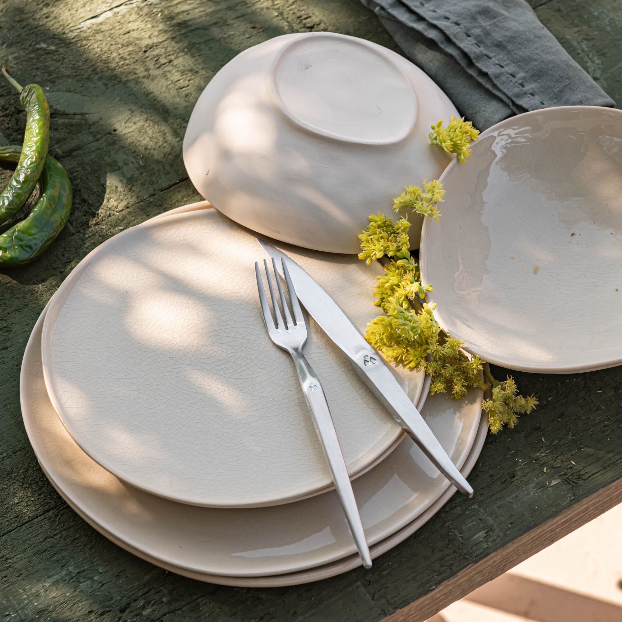 HOUM - Assiette à dessert à bord haut en grès D21cm - blanc ventoux