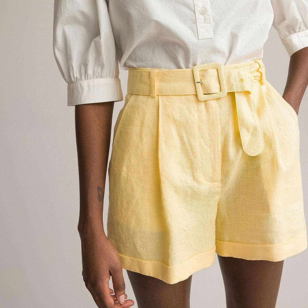 Short à pinces en lin