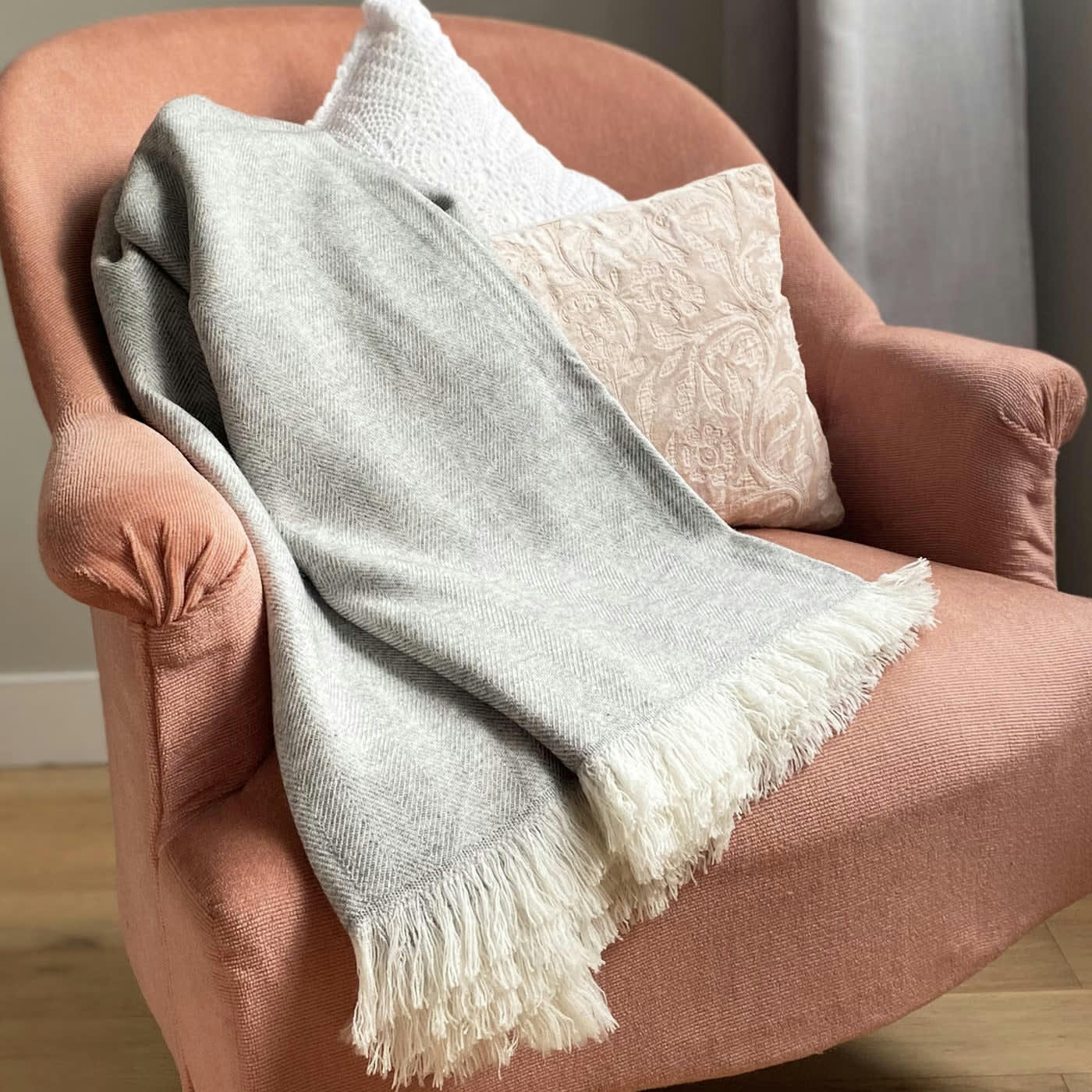 GRIS SOURIS - Plaid cachemire et laine grands chevrons gris souris 130 x 230 cm