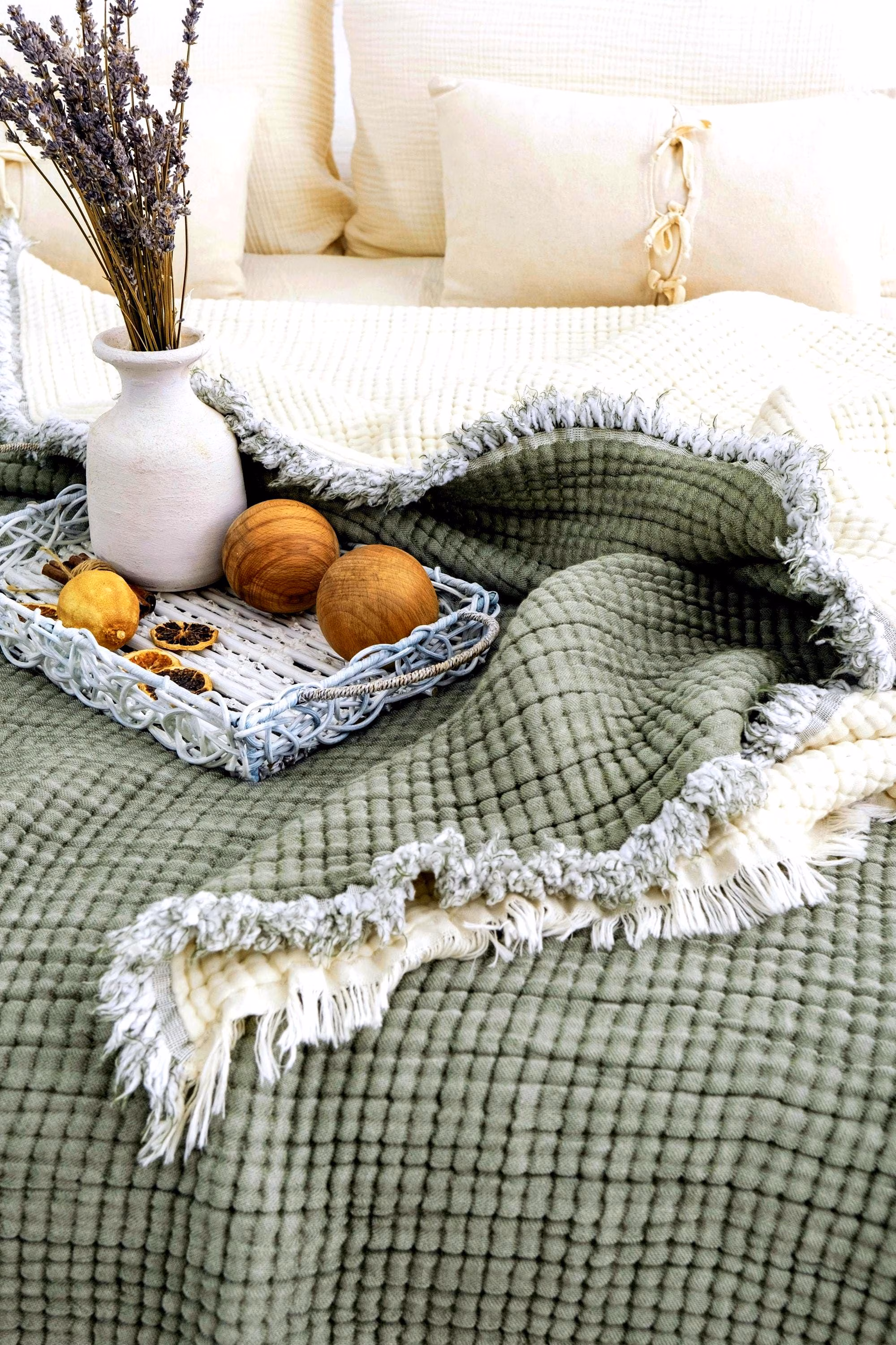 Organic Cotton Muslin Comforter, 8-Layer Thick and Extra Soft Quilt, Oversized King Bedspread