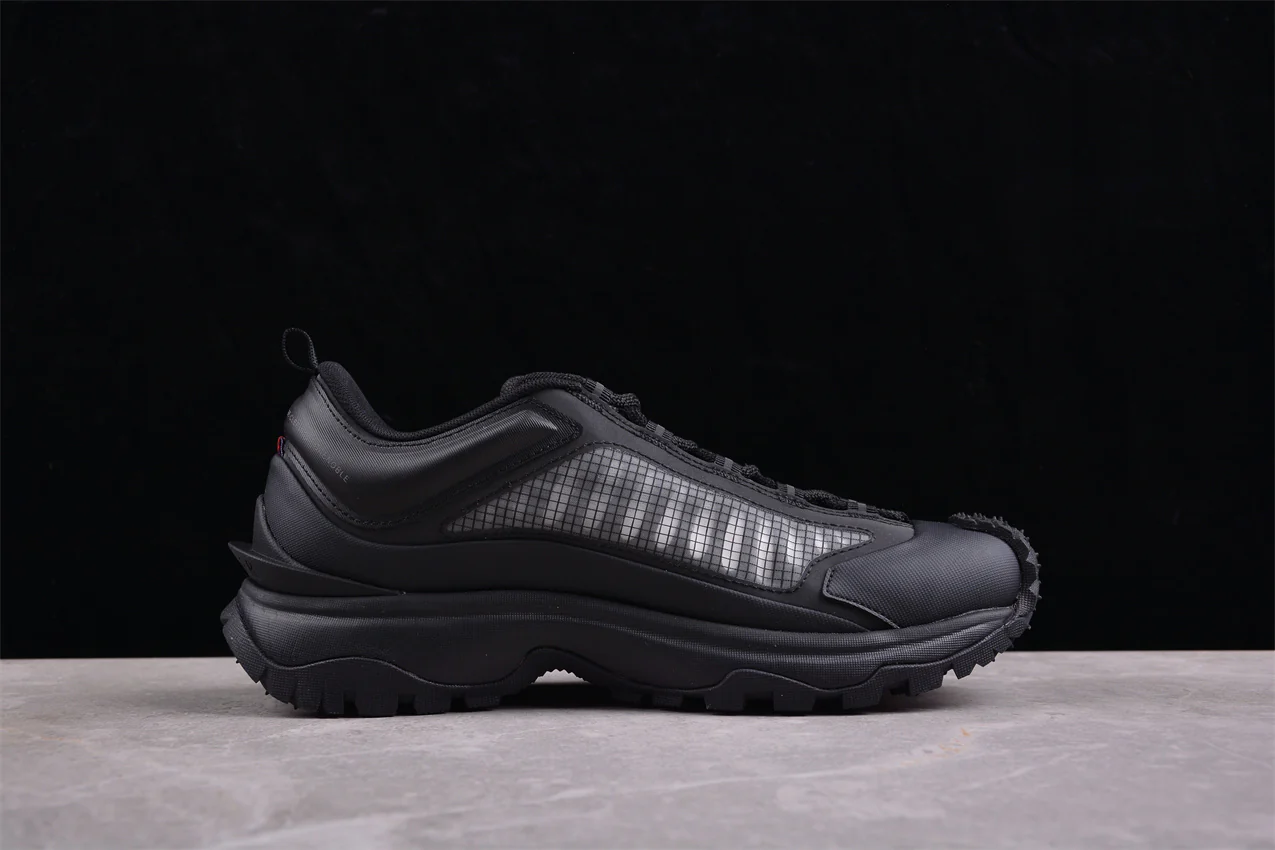 Moncler Trailgrip Lite 2 Low in Black