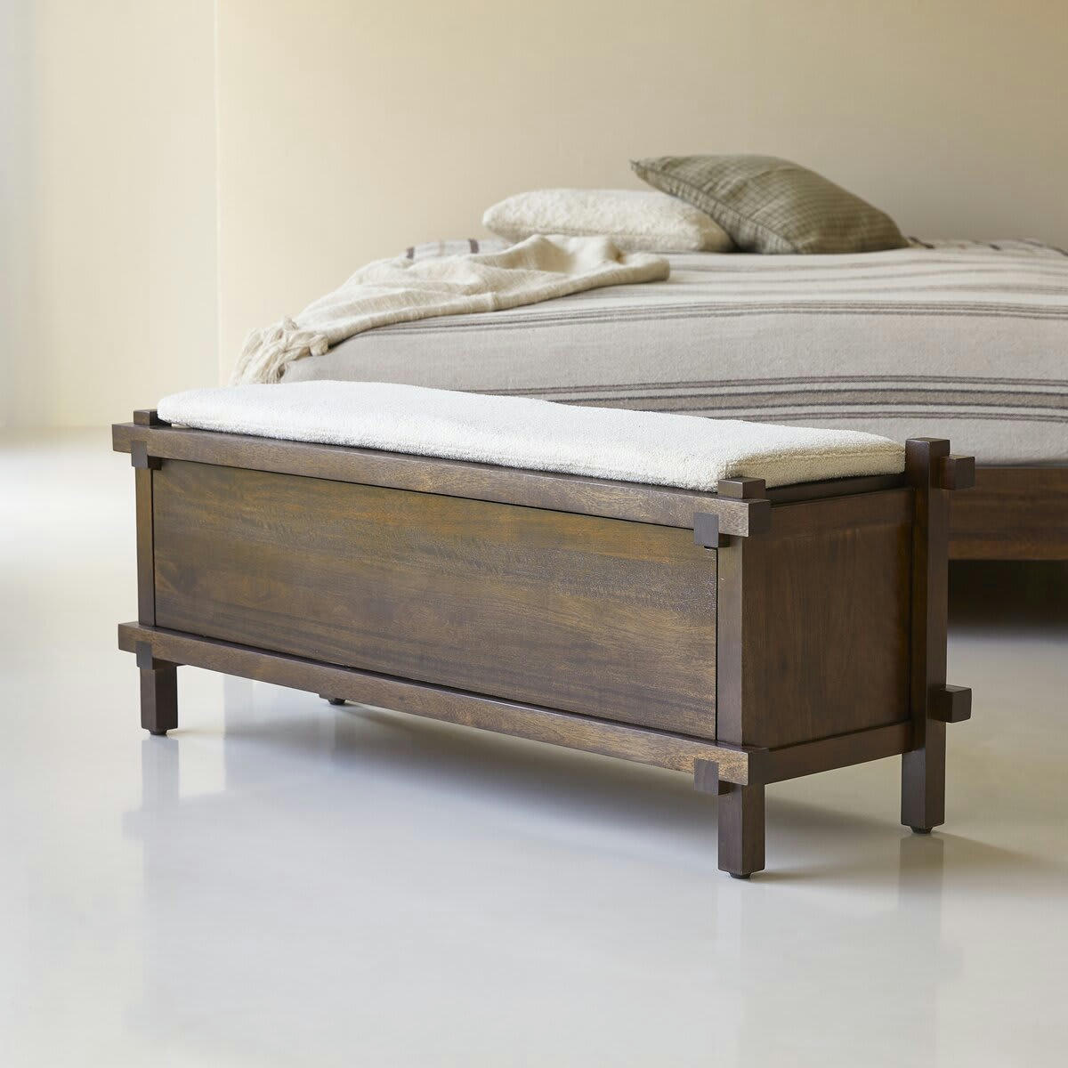 ARKO - Bout de lit en manguier massif