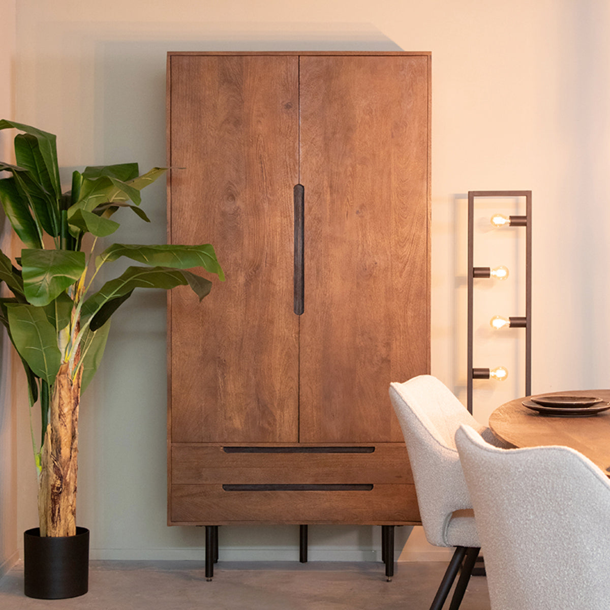 LABEL51 - Hoge Kast Rio 2-Deurs - Espresso Mangohout - Zwart Metaal