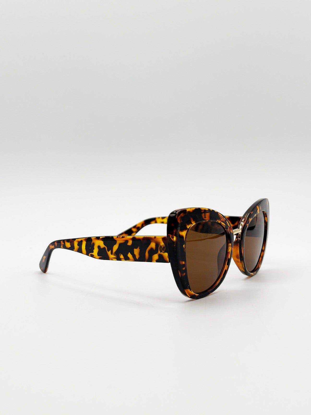 SVNX Oversized Cat-Eye Sunglasses in Tortoiseshell