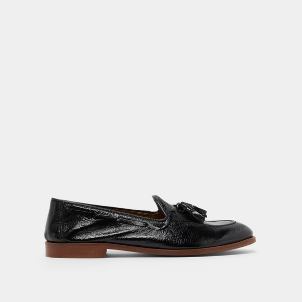 Mocassins à bouts ronds et pomponsen vernis plissé noir | TIPHAINE
