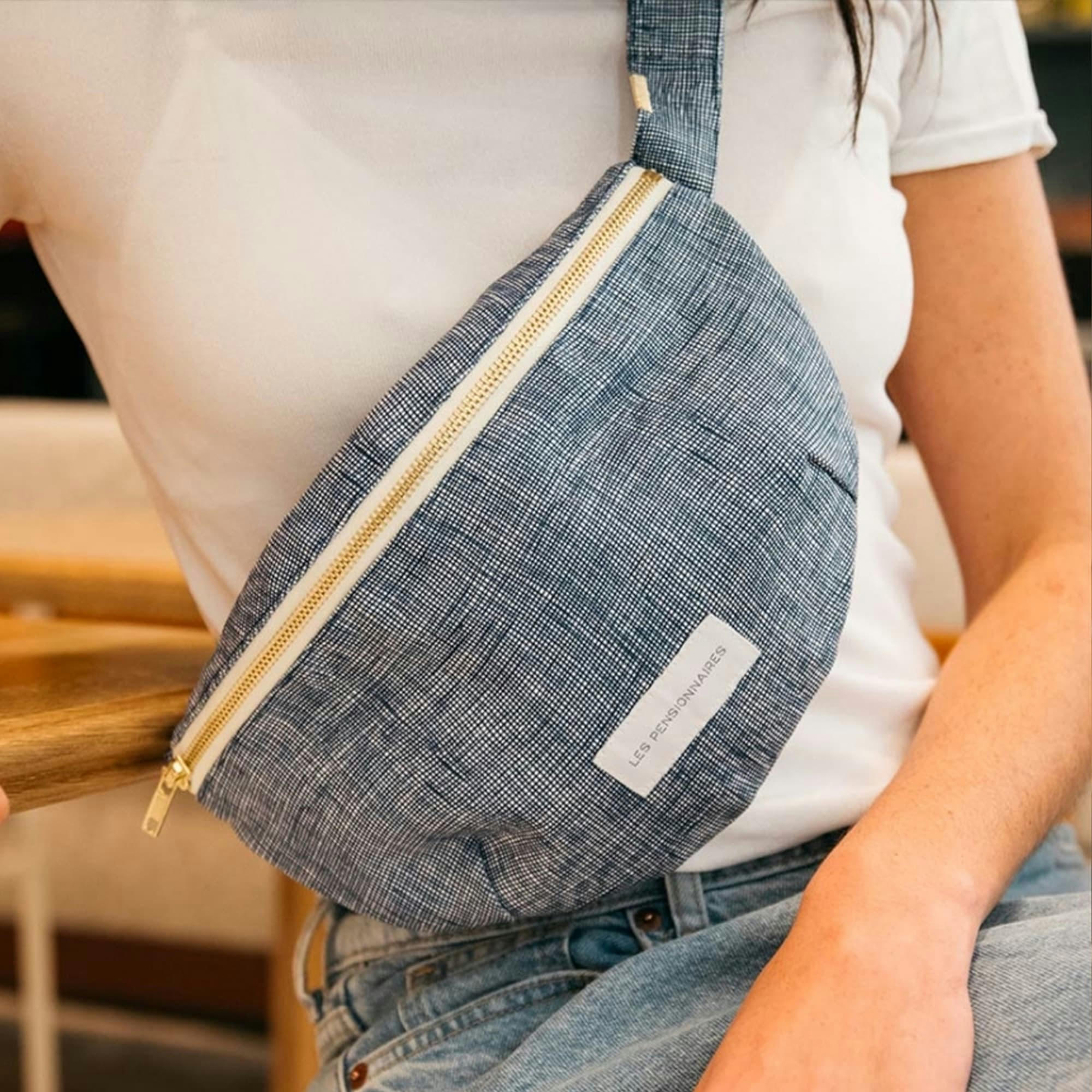 - Sac banane en toile de coton bio bleu orage quadrillé