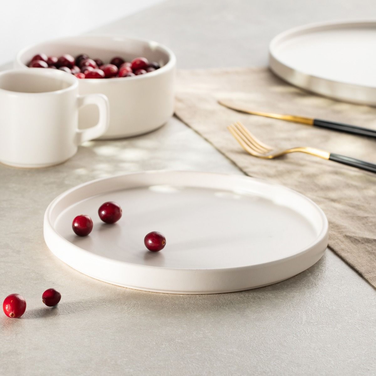 Talerz FAMELIO deserowy biały 21 cm