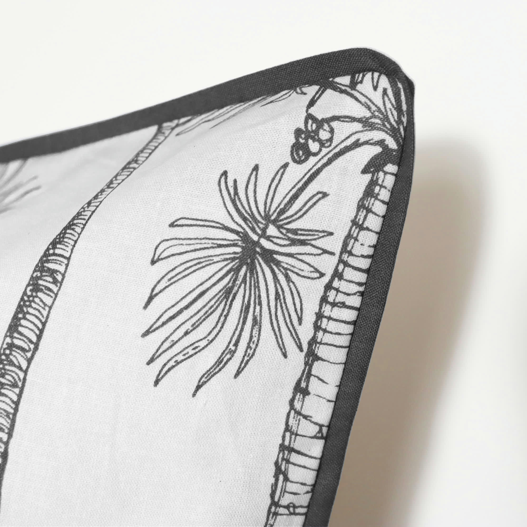 TROPICAL JOUY - Parure de lit imprimée en coton Blanc 240x220+2x65x65cm