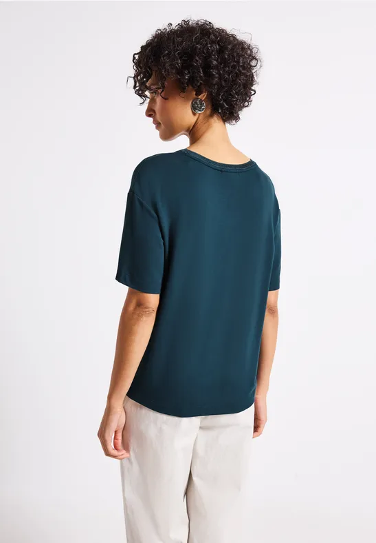 Shirt mit Deko-Ausschnitt