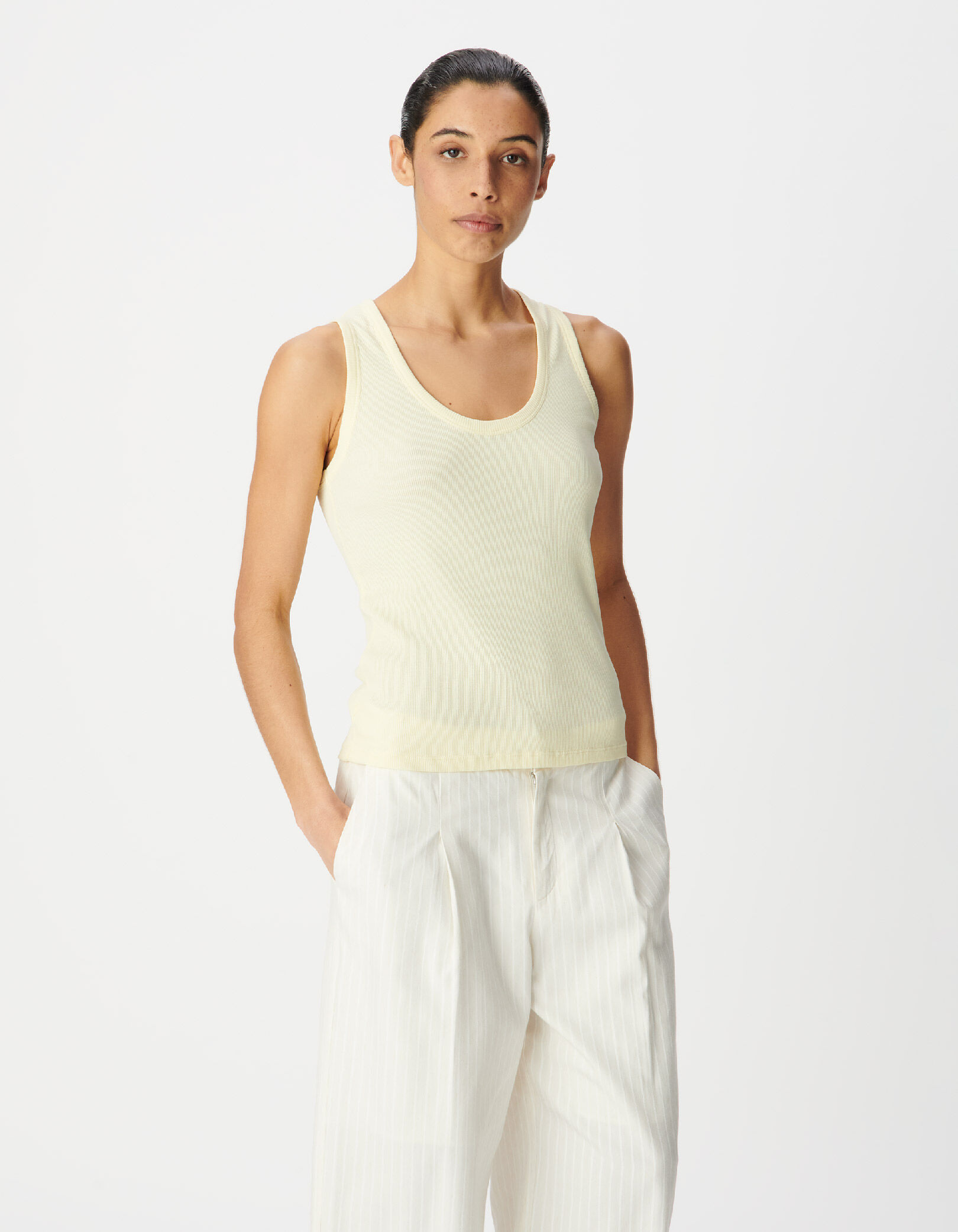 Débardeur vert côtelé broderie chevrons Femme