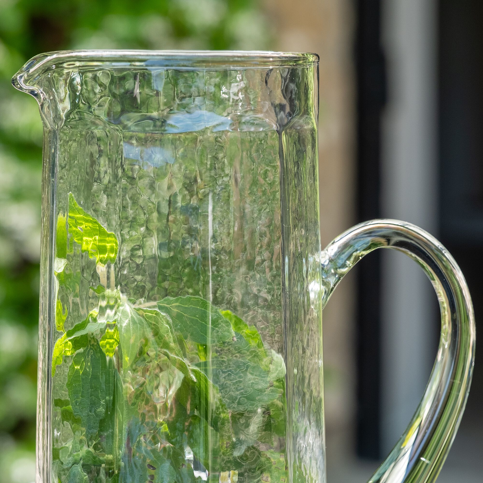 LANG - Carafe avec anse en verre texturé 1,2L - transparent