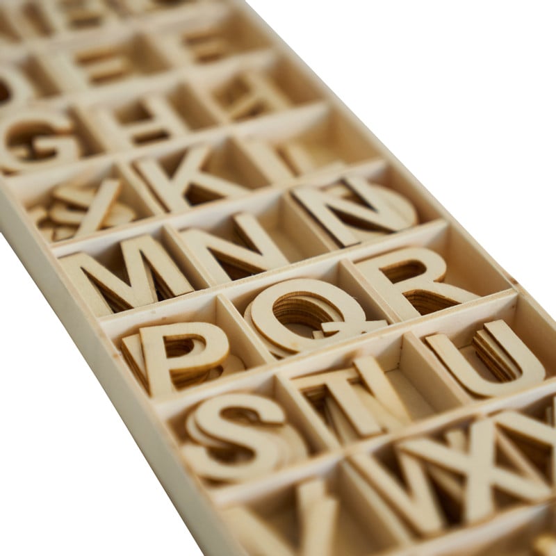 Houten letters in kistje - set van 162