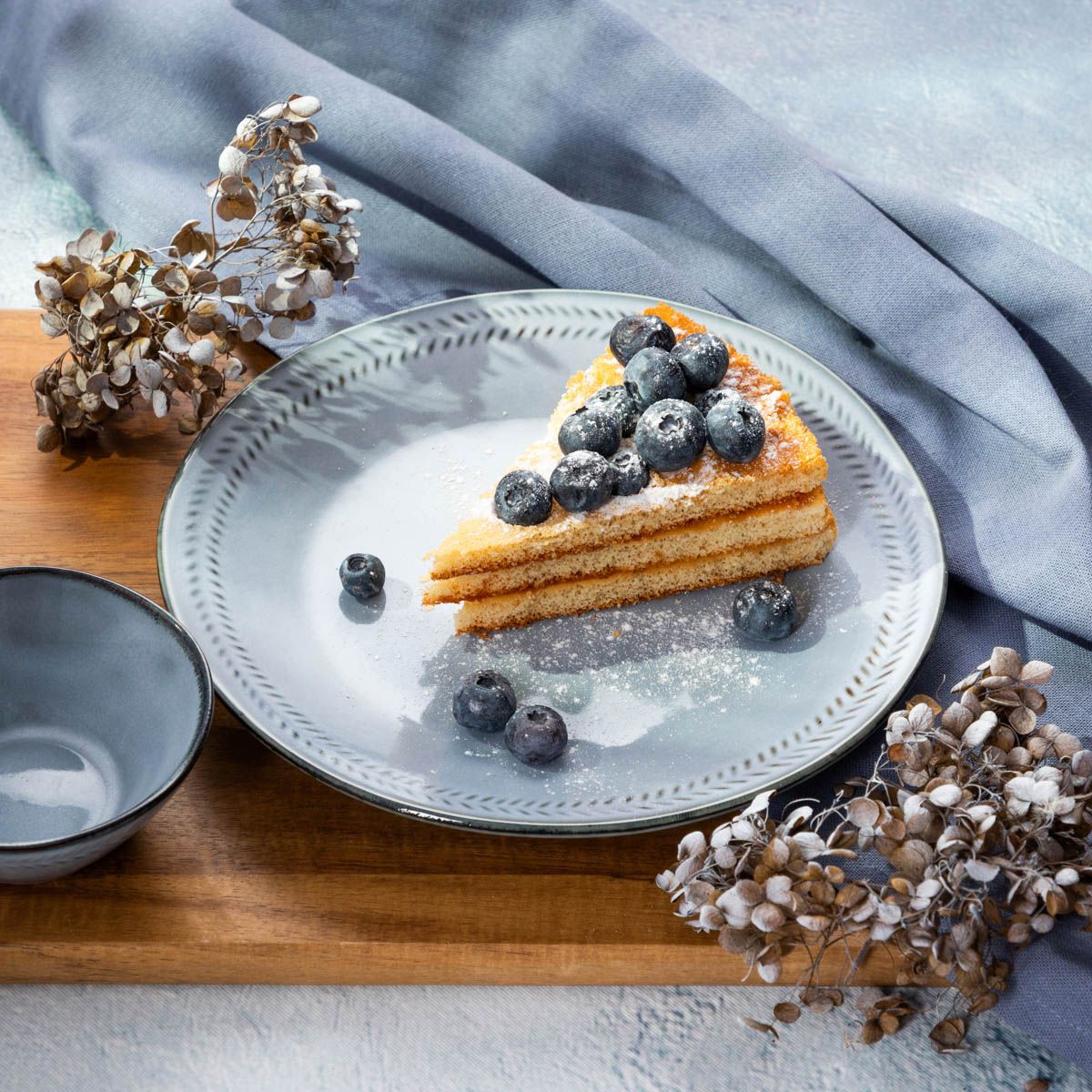 Talerz BLUEJEANS deserowy niebieski 23 cm