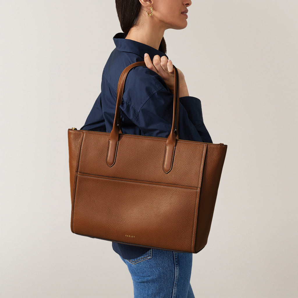 OAK STREET MEDIUM ZIPTOP TOTE SADDLE