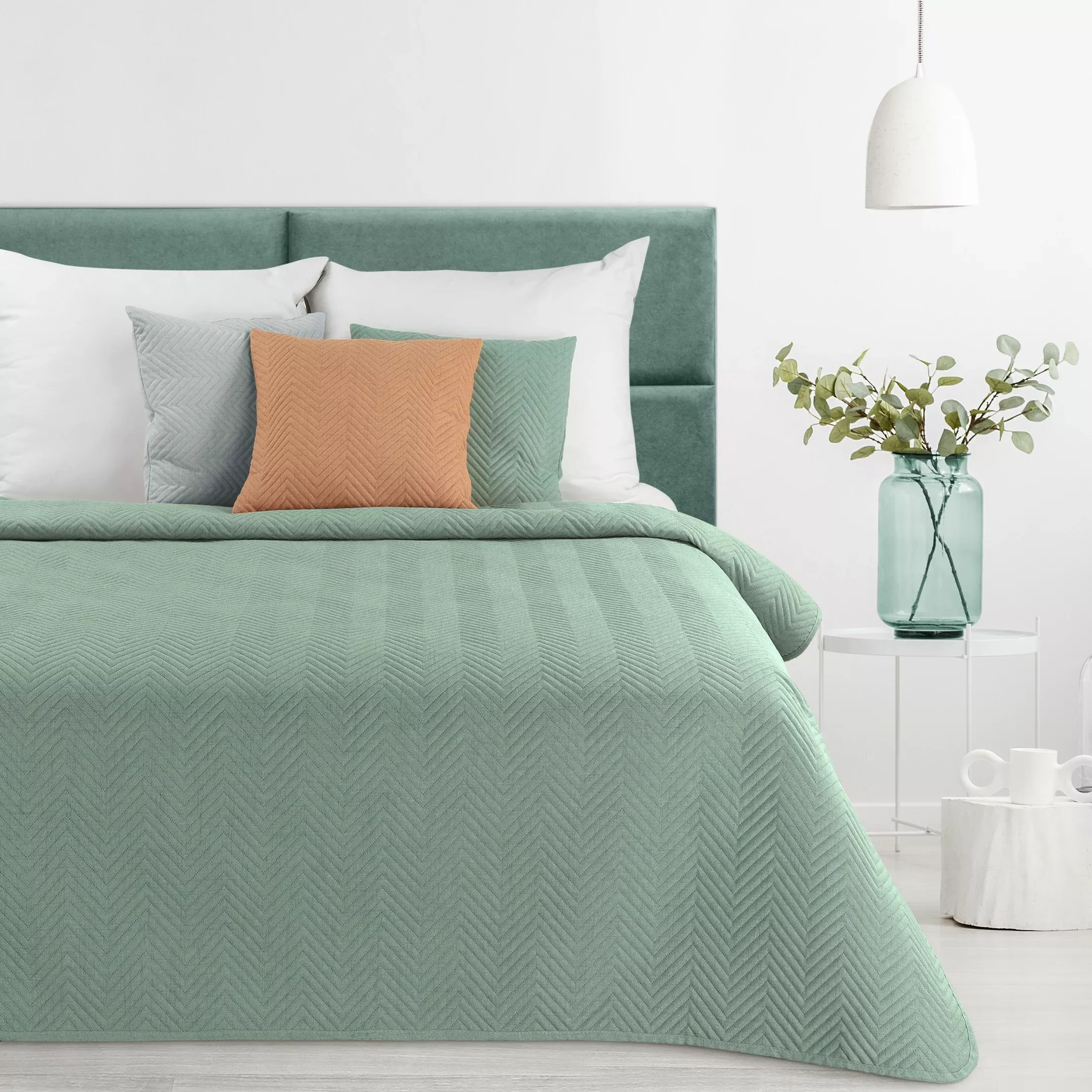 Narzuta z tkaniny o strukturze lnu zielona 200x220 cm pikowana w wzór jodełki LEN 3 Eurofirany Premium