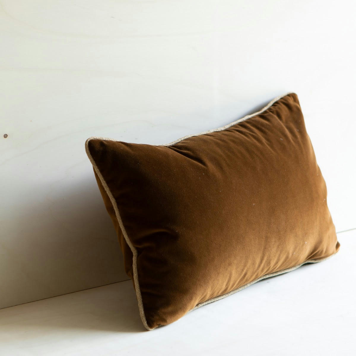 SMALA - Coussin en velours marron 40x65
