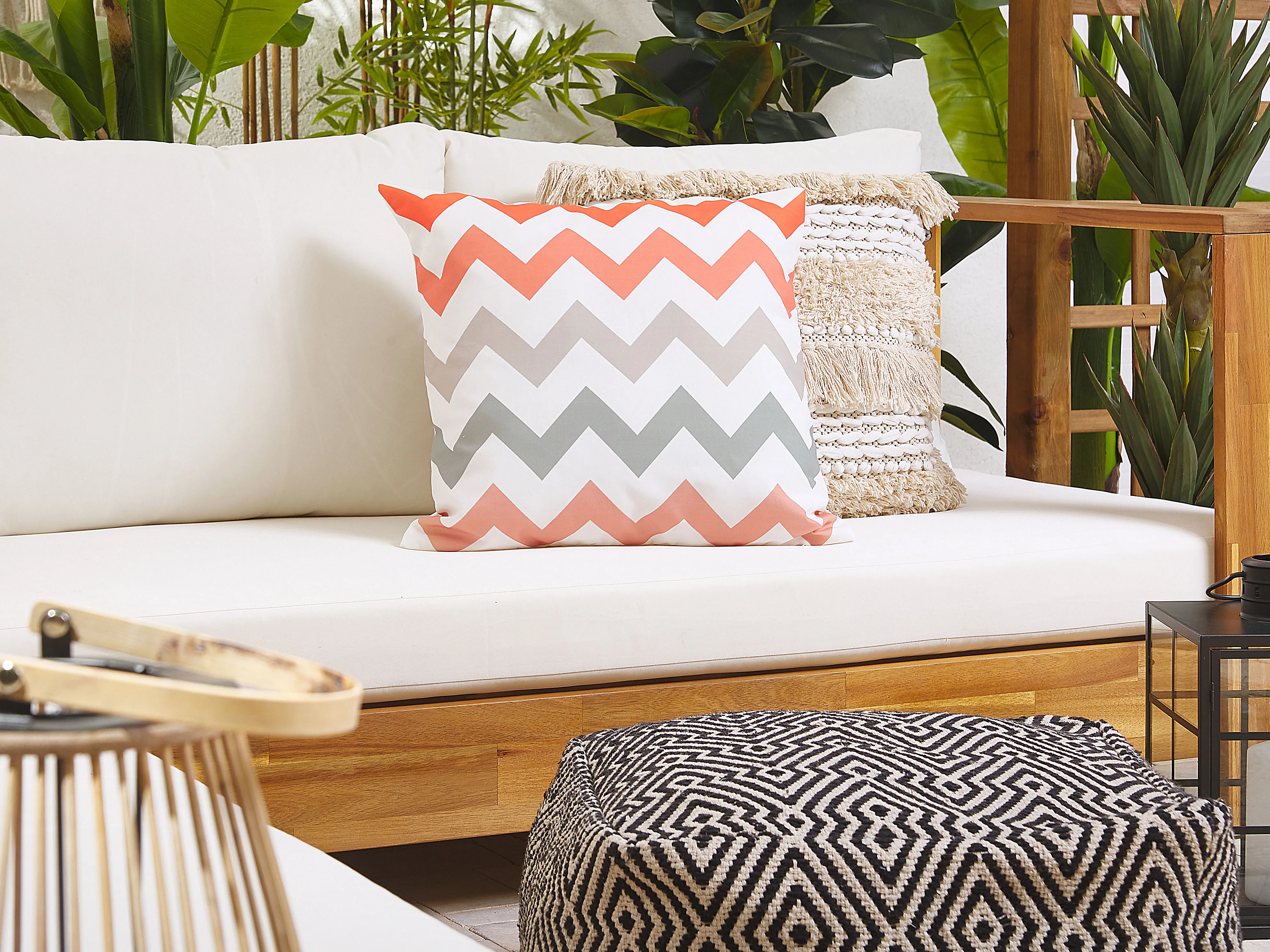 Set of 2 Outdoor Cushions LAGARO Chevron Pattern 45 x 45 cm Multicolour