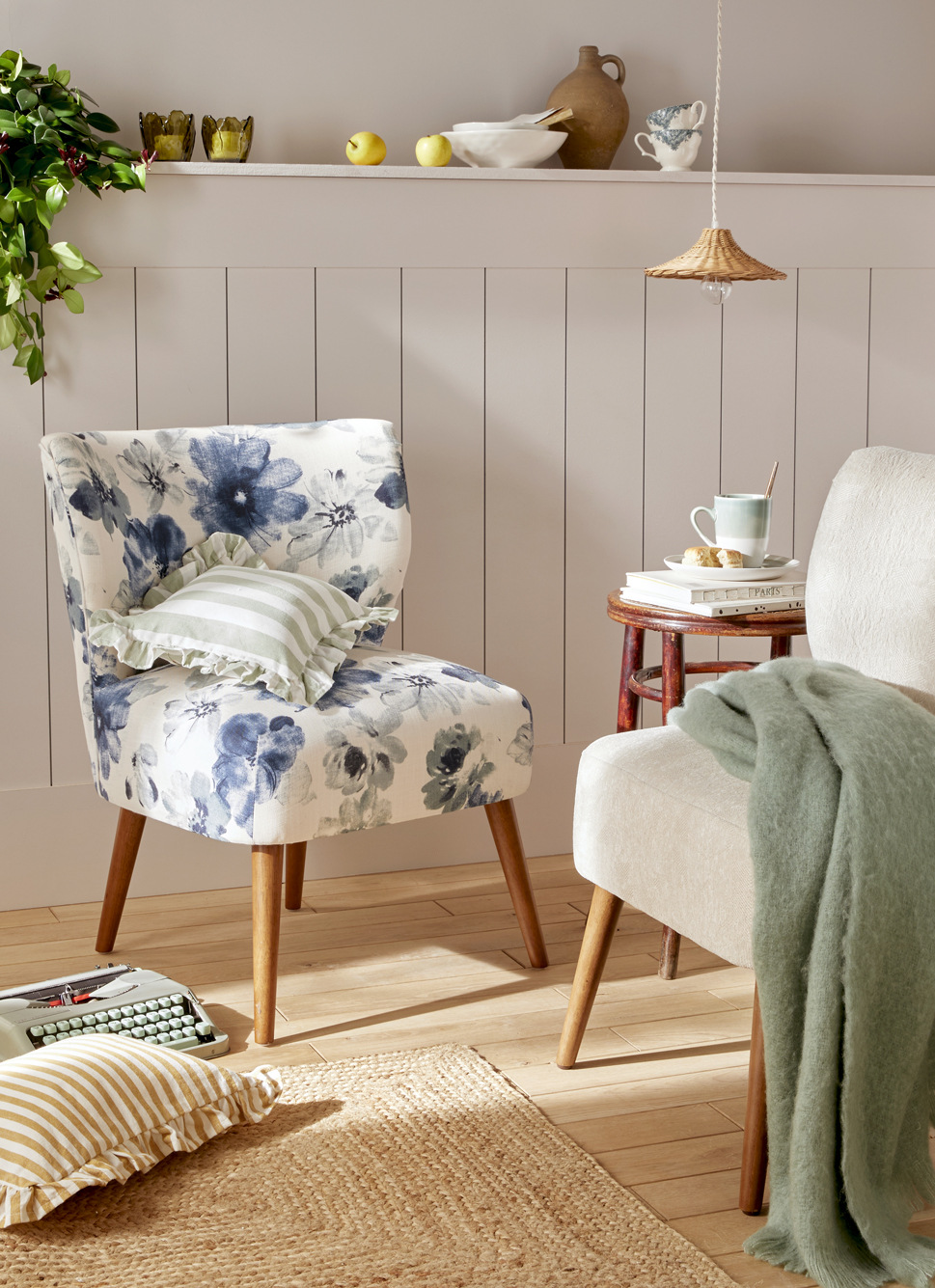 COUSSIN à RAYURES EN MATIÈRE TEXTURÉE VERT
