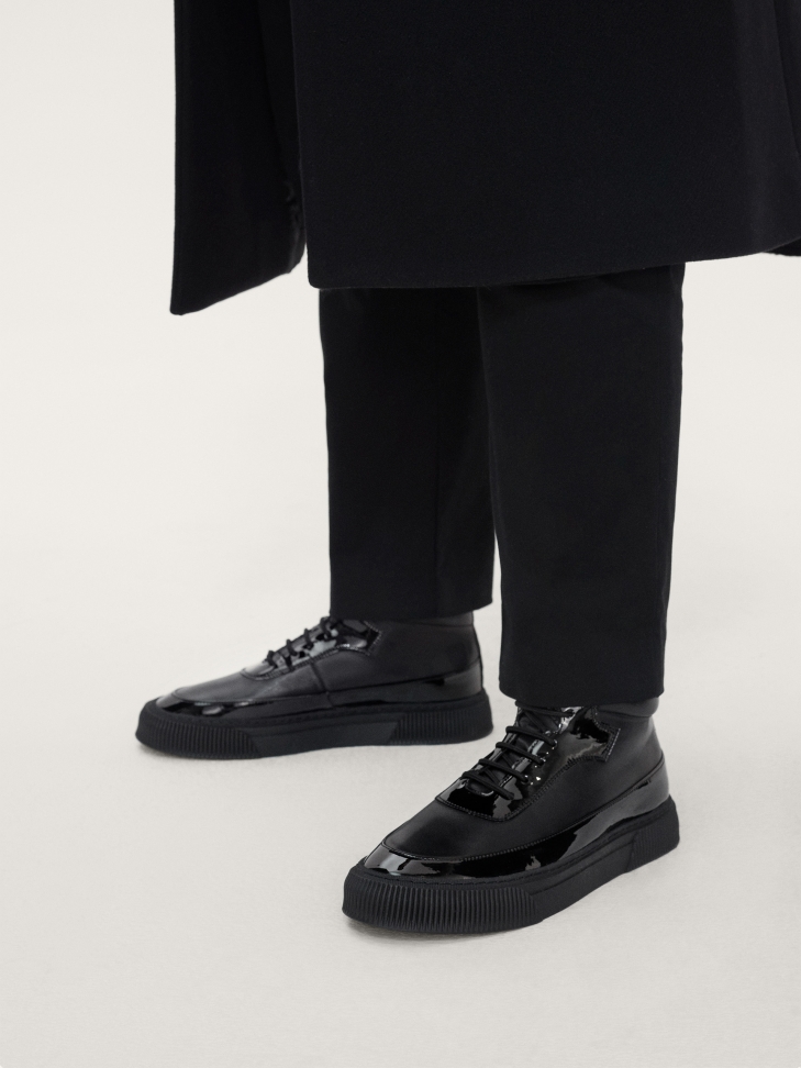 Men’s leather ankle-high sneakers with shiny details